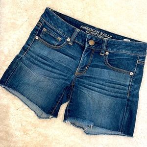 AE Sz6 Dark Wash Stretch Jean Short